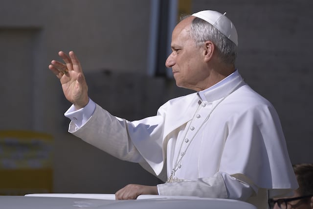 Papa León XIV pide formar jóvenes con pensamiento crítico y libertad interior