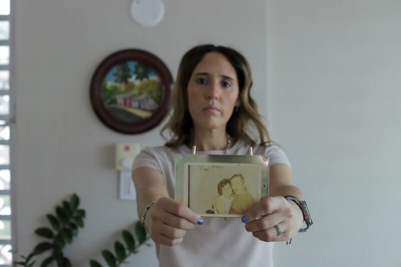 Anadys Félix Fernández, nieta de los Fernández Demorizi, dijo que condena profundamente estas prácticas fraudulentas y considera que atentan contra la integridad de la democracia.
Foto por Gabriela Michele Ros | Centro de Periodismo Investigativo