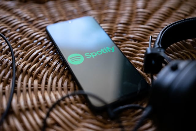 Usuarios enfrentan problemas para escuchar música en Spotify