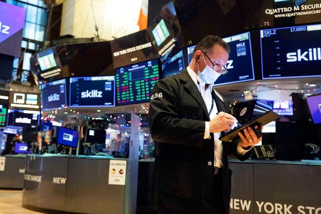 Wall Street sube tras Trump firmar paquete de ayuda