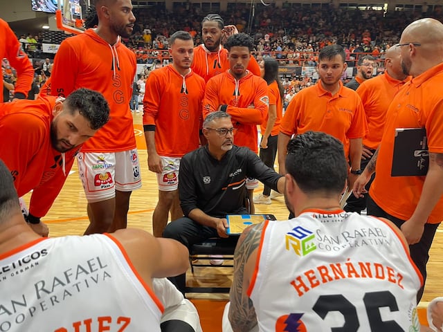 Atléticos sacan de carrera a los Cangrejeros de Santurce ante casa llena