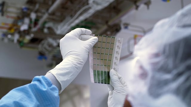 Científicos desarrollan láminas solares que buscan revolucionar la industria energética