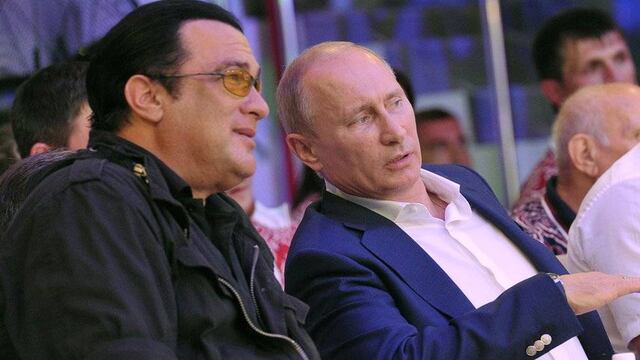 Rusia condecora al actor Steven Seagal
