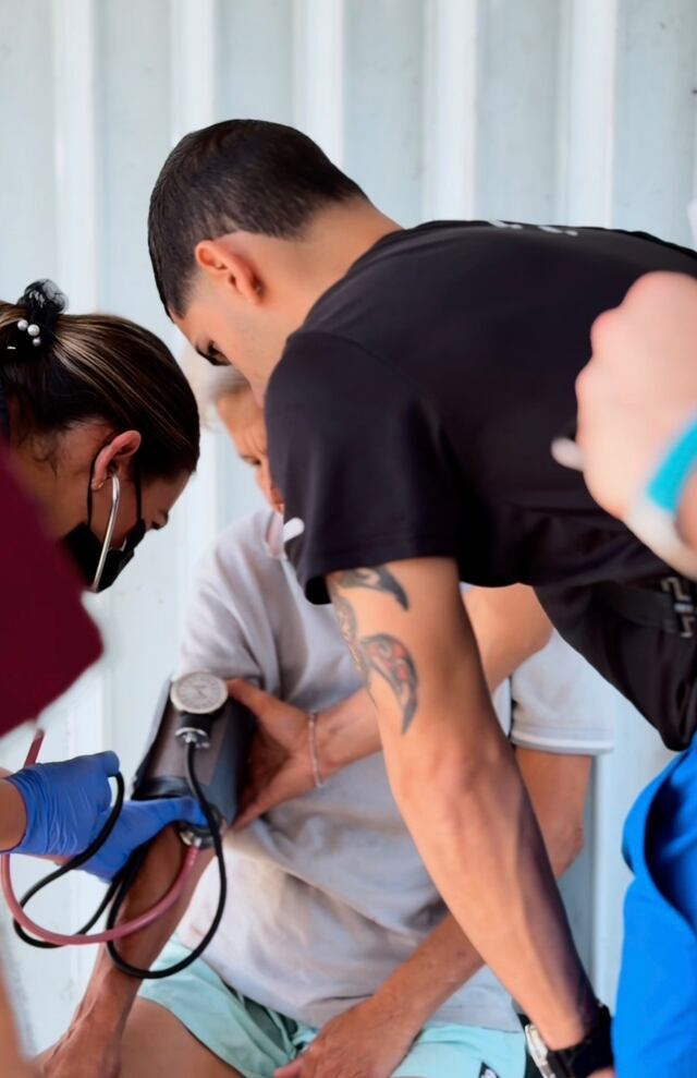 Doctores realizan misiones médicas en comunidades con poco acceso a salud