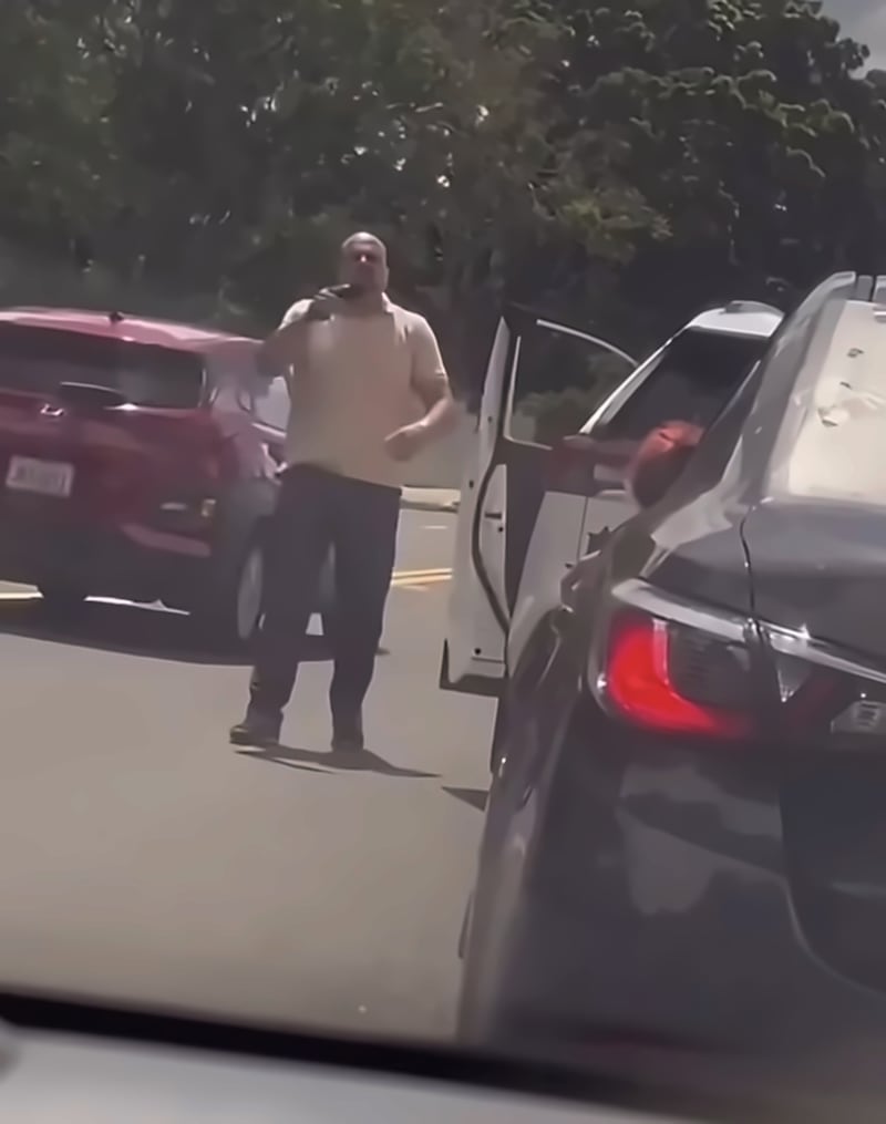 Hombre saca un arma tras un choque en Bayamón