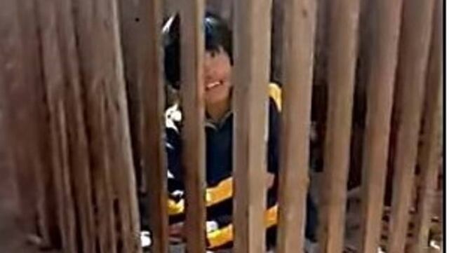Vivió en cerrado una pequeña jaula por cuatro años: la historia del adolescente que conmueve a Argentina