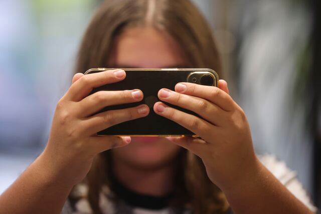 Estudio vincula redes sociales con problemas de salud mental en jóvenes