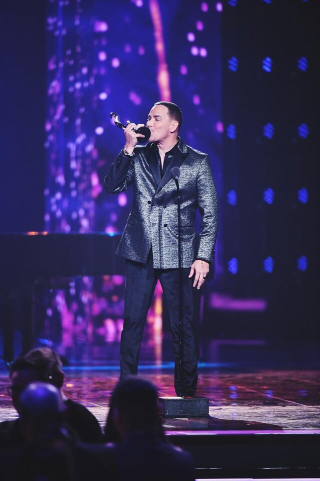 Víctor Manuelle recibe Premio Lo Nuestro a la Trayectoria