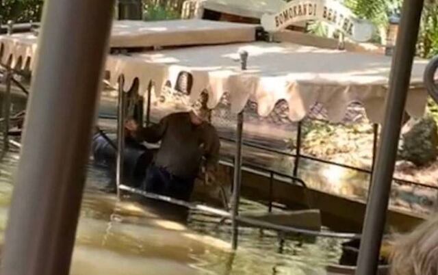 Una atracción de Disney World se hundió mientras estaba llena de pasajeros