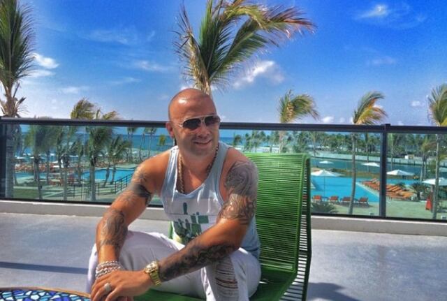 Wisin presenta a su cuarto hijo
