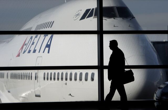 Principales aerolíneas suspenden vuelos desde y hacia Israel