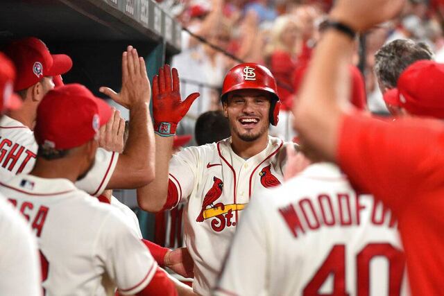 Cardenales vencen a Rojos