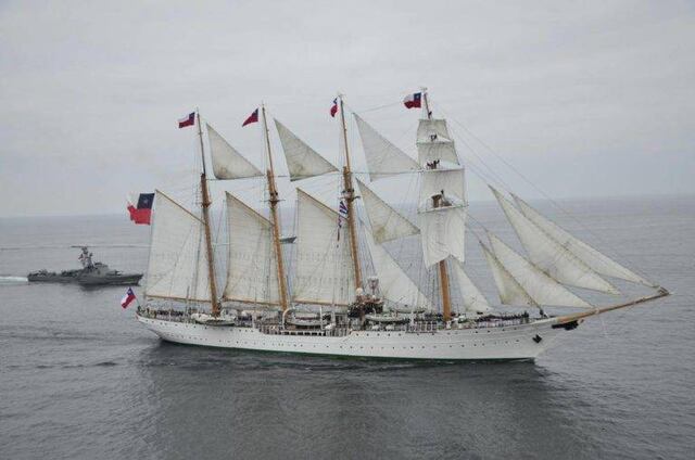 Atraca en puerto de San Juan el buque La Esmeralda