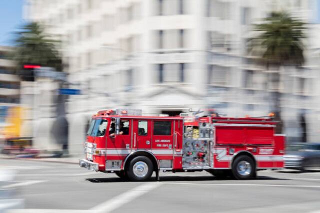 Se incendia iglesia en Los Ángeles justo antes de fiesta navideña