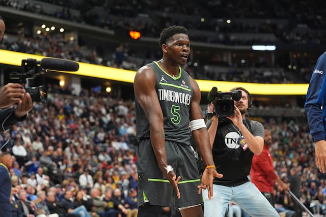 En pie la venta de Timberwolves a Alex Rodríguez y Marc Lore