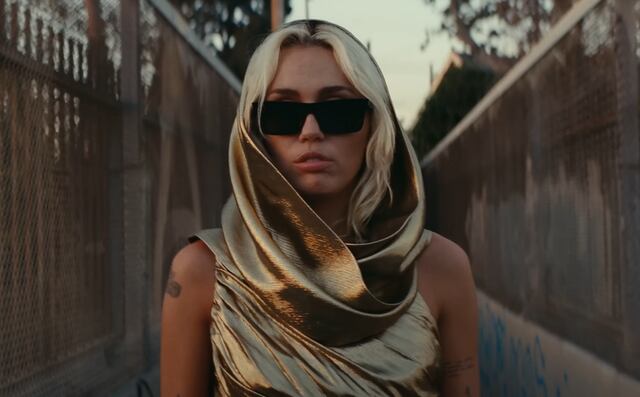 Miley Cyrus alcanza otro récord por su canción “Flowers”