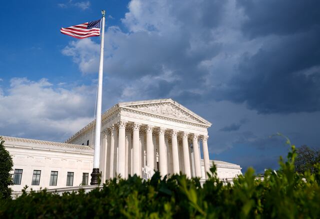 Corte Suprema levanta bloqueo a los despidos masivos impulsados por Trump en el Gobierno federal