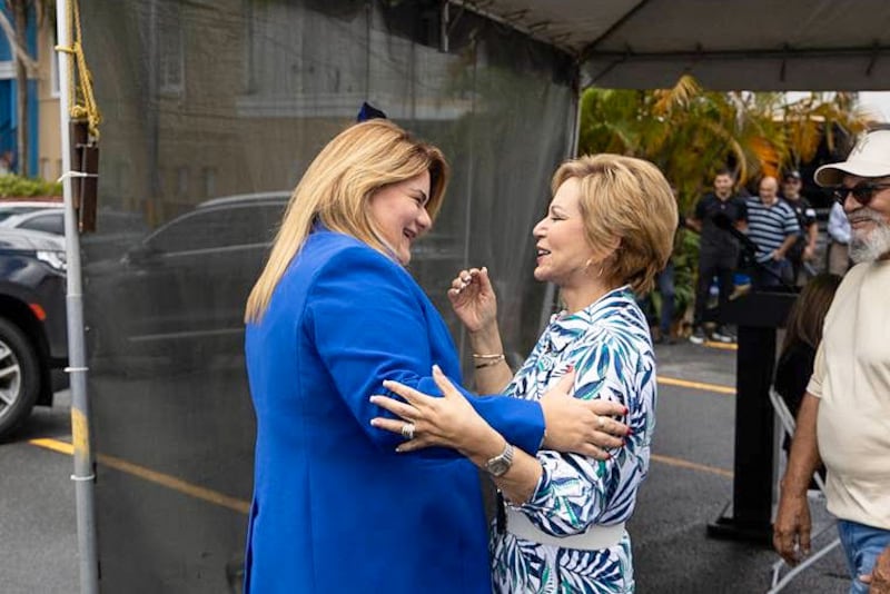 La gobernadora de P. R. y la pastora Wanda Rolón.