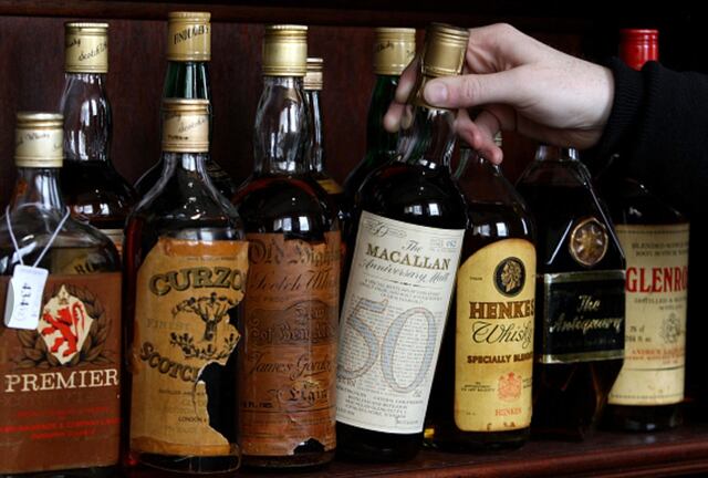 Turista paga más de 8 mil euros por un vaso de whisky de 1878