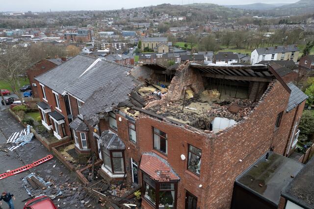 Tormenta afecta trenes y deja a miles sin luz en Escocia e Inglaterra
