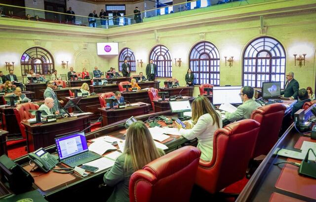 Aprueban incluir equipos solares y baterías de autos eléctricos en ley de reciclaje