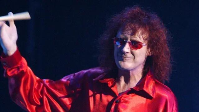 Muere el exbaterista de la banda australiana AC/DC