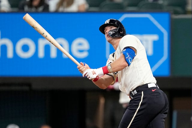 Rangers de Texas remontan y vencen 9-8 a Marlins de Miami
