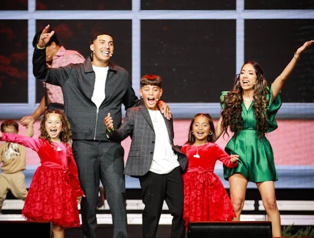 La Familia Latorre debuta en el Coca-Cola Music Hall con “Navidades a Fuego”