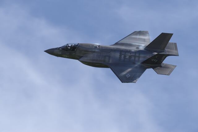 Un caza F-35 de Estados Unidos aterriza de emergencia tras misión en Irán