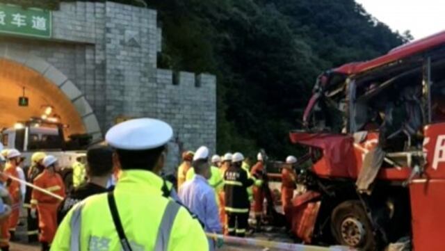 Accidente de autobús deja 36 muertos y 13 heridos en China