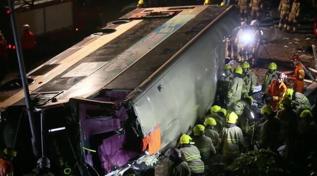 18 muertos y 62 heridos en un accidente de autobús en Hong Kong