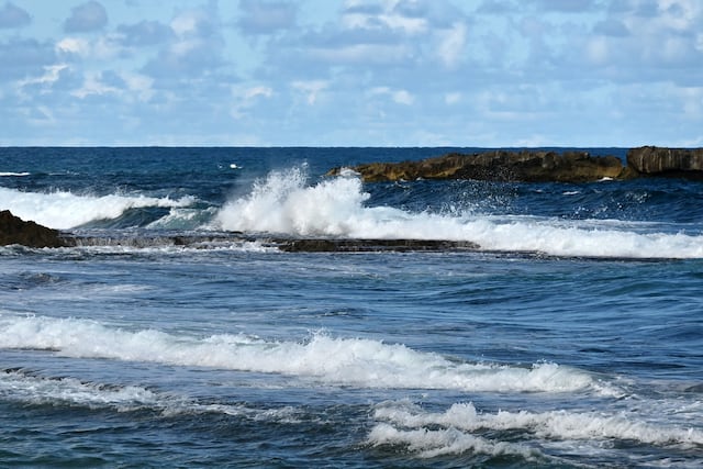 Persisten condiciones peligrosas en el mar con oleaje fuerte para este miércoles