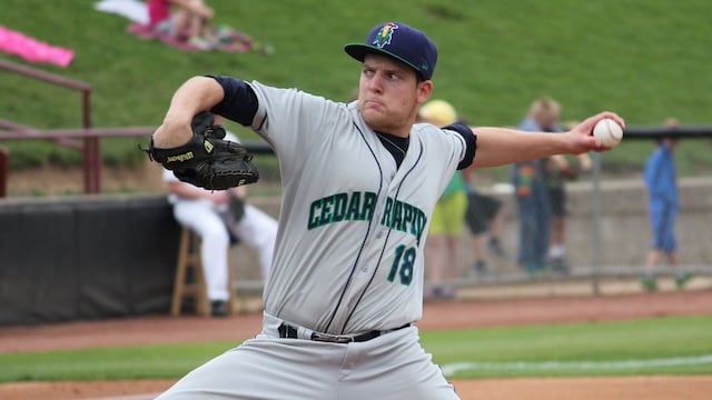 Indios refuerzan su cuerpo monticular con Chris Roycroft y Luke Westphal