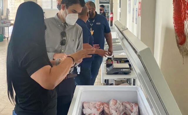 Secretario del DACO inspecciona venta de pescado