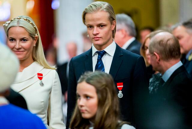 Arrestan al hijo de la princesa Mette-Marit de Noruega antes de juicio por violación