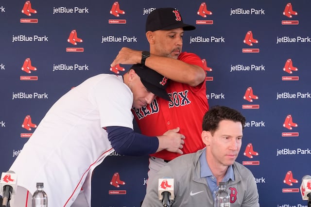 Red Sox despiden a Alex Cora tras mal inicio de temporada