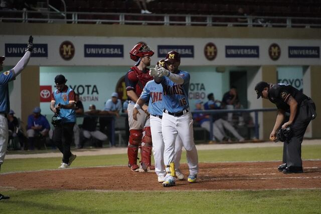 Tanda para los locales en el viernes de béisbol invernal previo al Juego de Estrellas