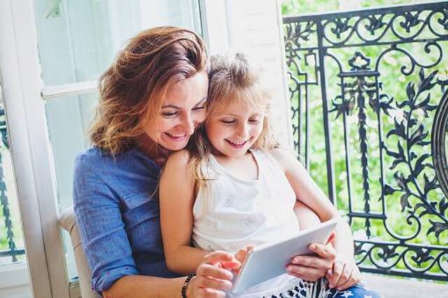 Más madres boricuas acceden a Internet