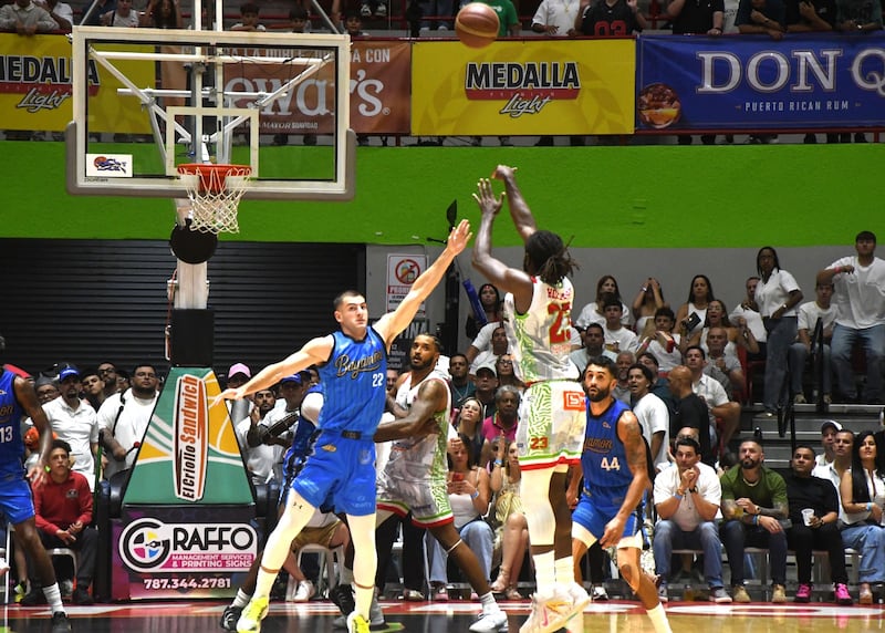 Vaqueros vs Santeros.