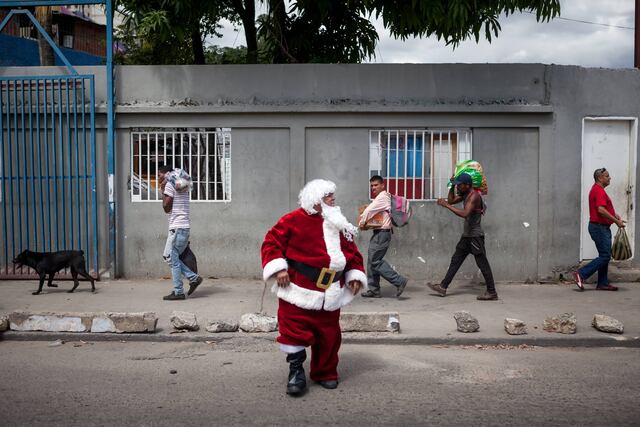 Niño recibe de regalo de Navidad tres días de libertad de su padre recluido