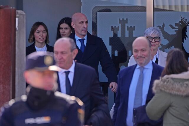Entrenador de la selección masculina se desvincula del caso del beso de Rubiales a Jenni Hermoso
