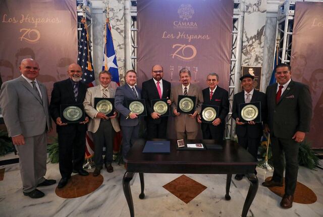 Cámara de Representantes reconoce los 70 años de trayectoria del cuarteto Los Hispanos