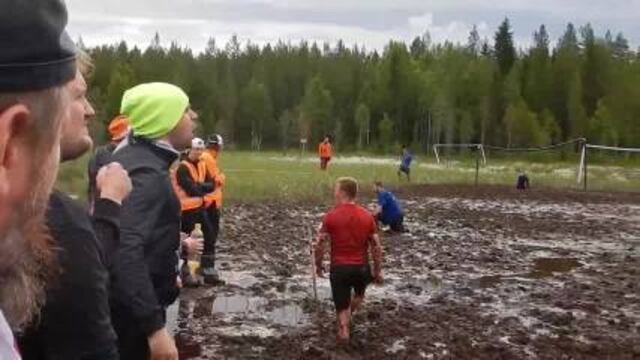 Así quedaron jugadores luego de competir en torneo de fútbol en pantano