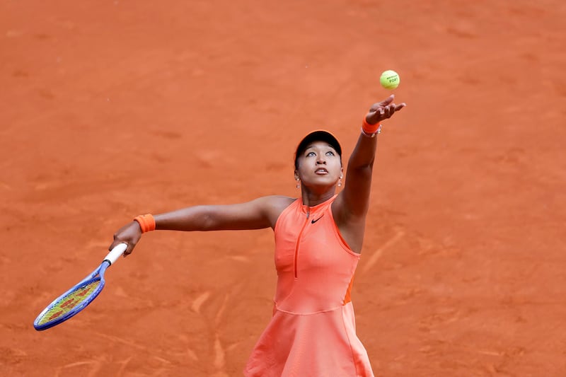 La tenista japonesa Naomi Osaka ante la colombiana Camila Osorio durante su partido de la ronda de 64 del Mutua Madrid Open disputado este jueves en la Caja Mágica, en Madrid. EFE/ Juanjo Martín