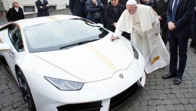 Papa Francisco subasta su nuevo "vatimóvil"