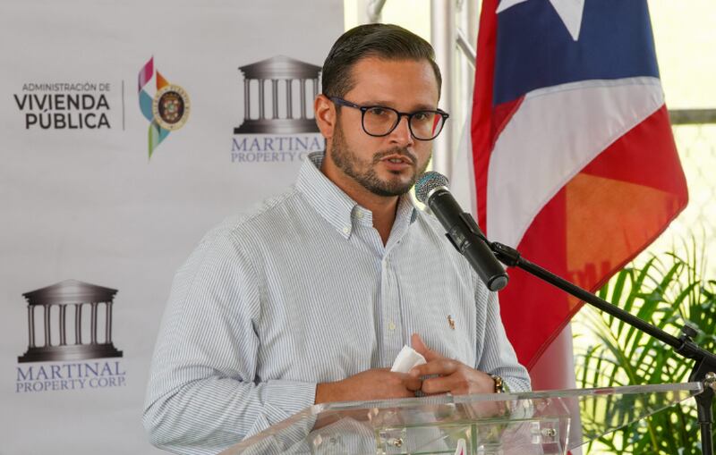 Administrador de Vivienda Pública, Alejandro Salgado Colón.