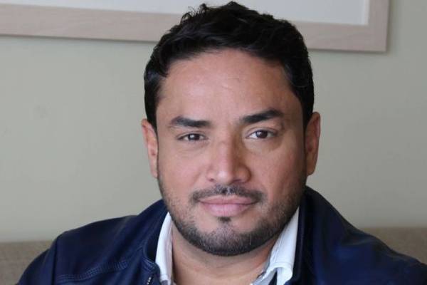 VIDEO: Manny Manuel explota contra Kobbo Santarrosa