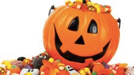 Seguridad en Halloween: Empaque y entregue los dulces de forma segura