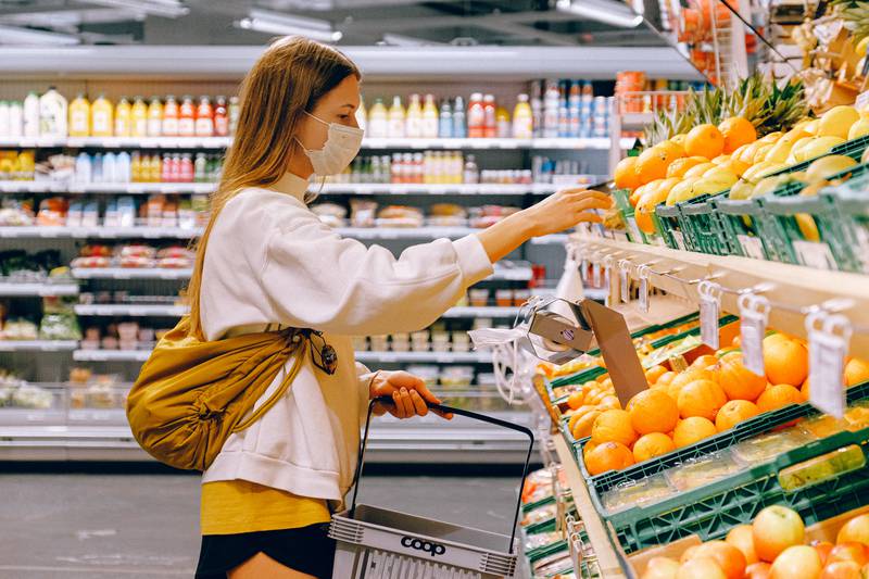 Alguns truques rápidos podem te ajudar a economizar no supermercado
