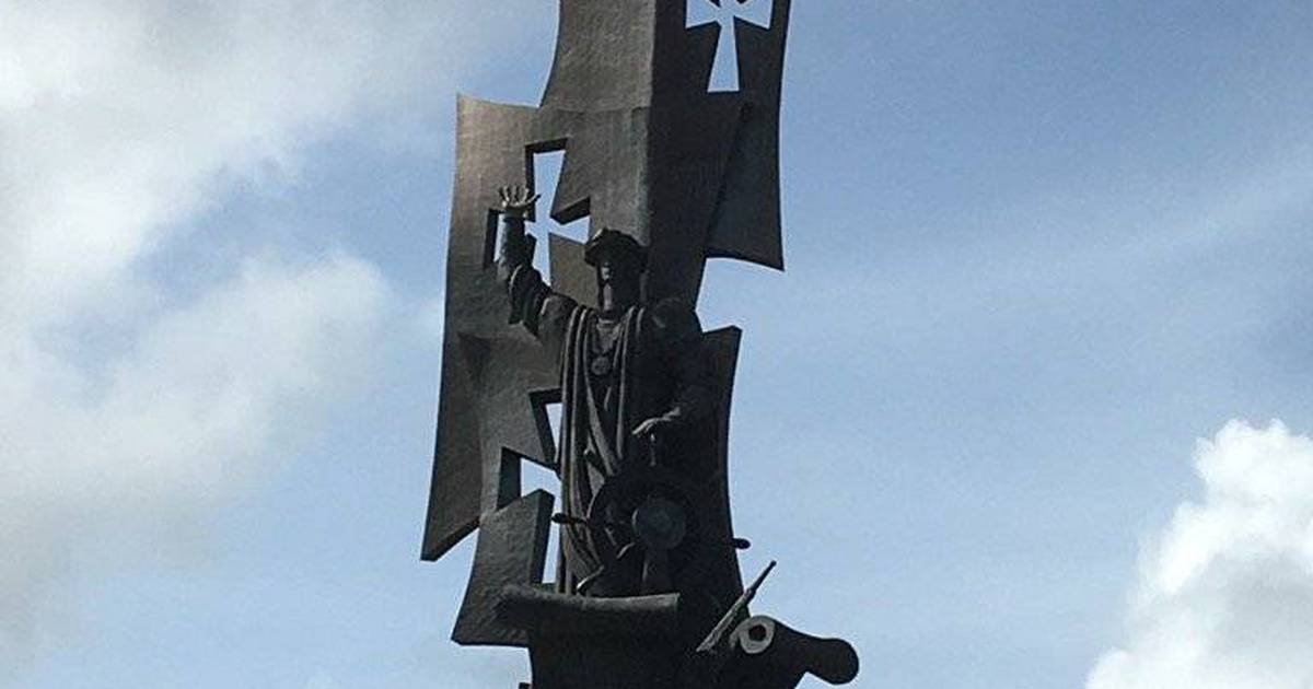 Demandan en el tribunal federal a empresario que instaló estatua de Cristóbal Colón en Arecibo